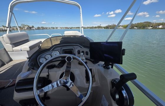 24 Suntracker Tritoon w/ 150 HP Perfect for Group/ Family Fun
