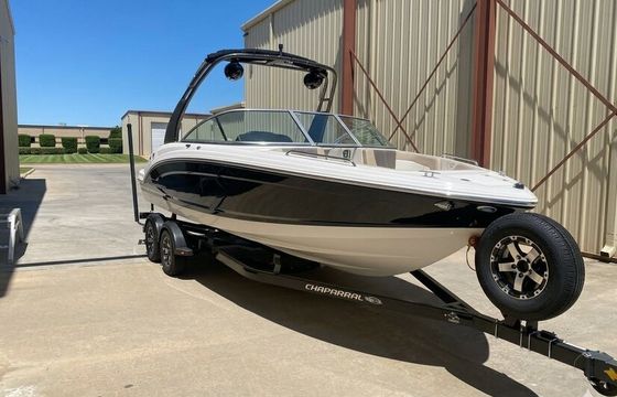 Ultimate Lake Day:  23ft Ski Boat for Up to 12 Guests!