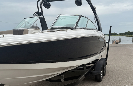 Ultimate Lake Day:  23ft Ski Boat for Up to 12 Guests!