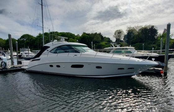 Charter this impeccable Sea Ray Sundancer – 50 Foot Cruiser