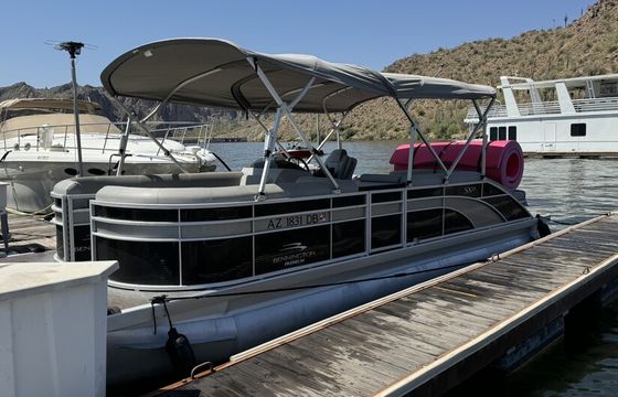Bennington 25' Tritoon SSBX — Luxe Bowrider for Fun & Performance