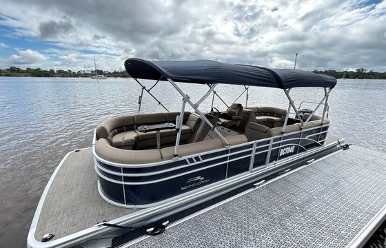 Bennington 25' Tritoon SSBX — Luxe Bowrider for Fun & Performance