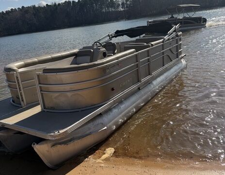 Come enjoy the day on beautiful Luxury Tritoon