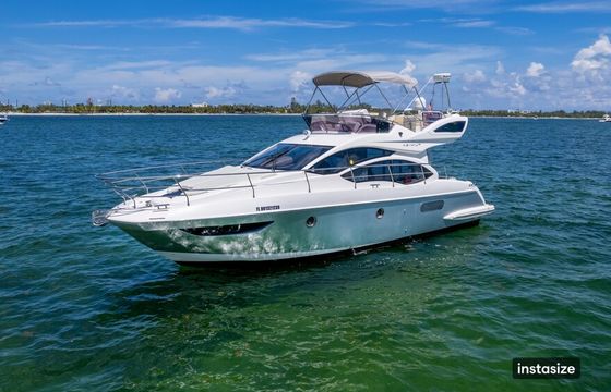 Azimut 45 Flybridge Yacht Party