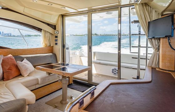 Azimut 45 Flybridge Yacht Party