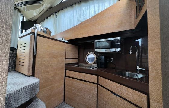 Azimut 45 Flybridge Yacht Party