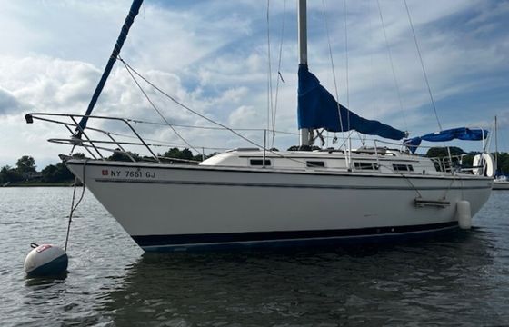 30’ sloop sail boat.