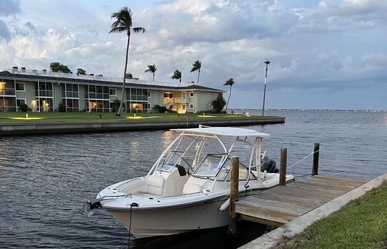 Explore the Gulf and Florida Bays on an Exceptional 25 Ft Grady-White