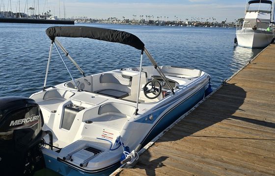 Exceptionally roomy 17-foot Blue Lagoon