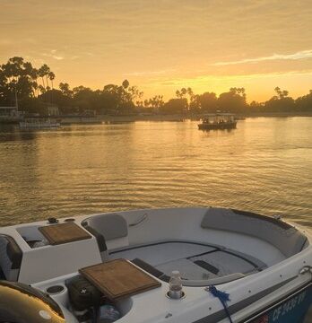 Exceptionally roomy 17-foot Blue Lagoon