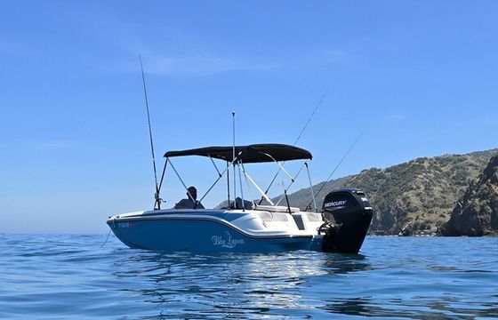 Exceptionally roomy 17-foot Blue Lagoon