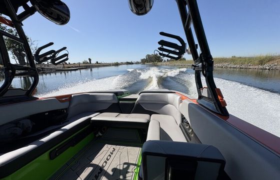 Summer Wake Watersport + Wakeboard/Wakesurf Beginner Lesson