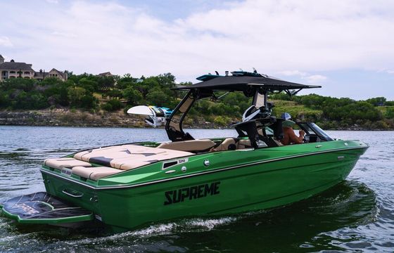 Unforgettable Lake Travis Days – Surf, Chill and Explore!