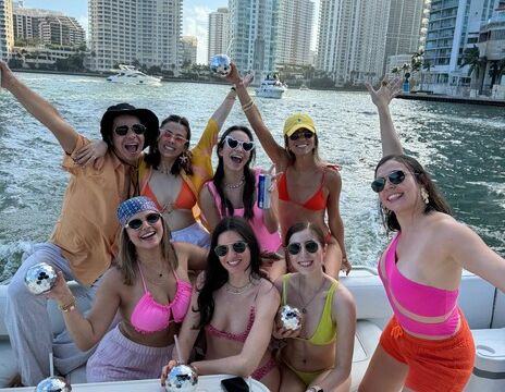 Enjoy "Venezzia" in Miami with Sundancer II 44FT!