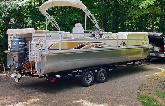 Luxurious 25ft G3 Sun Catcher Pontoon Boat, 12 People, Private Side
