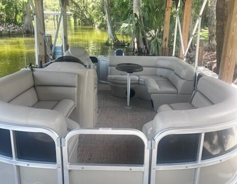 Pontoon FUN in Downtown Tavares on the Harris Chain of Lakes