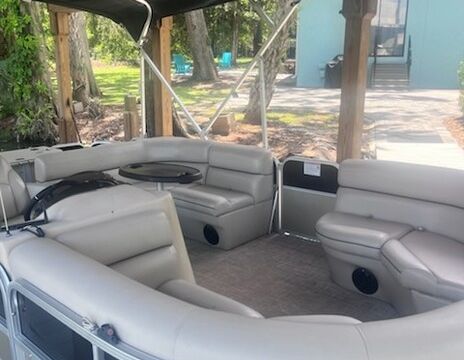Pontoon FUN in Downtown Tavares on the Harris Chain of Lakes