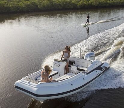 High end boat with the smooth, dry ride! Eastern Shore Boat Vacation!