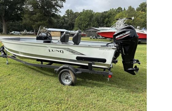 Family-Friendly Lund Fury SS for Fishing and Water Adventures