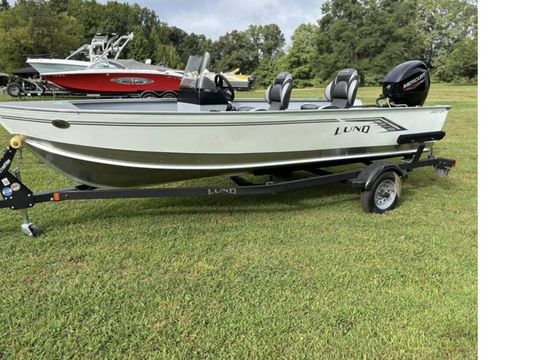 Family-Friendly Lund Fury SS for Fishing and Water Adventures