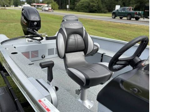 Family-Friendly Lund Fury SS for Fishing and Water Adventures