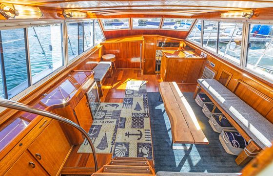 30-Passenger Luxury Yacht for Harbor Cruises in Huntington Beach
