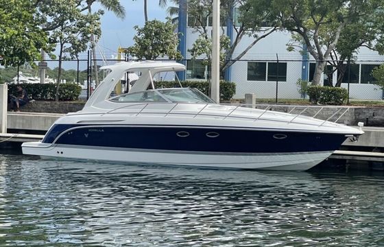 40ft Luxury Performance Cruiser. Perfect for parties and cruises.