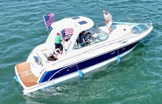40ft Luxury Performance Cruiser. Perfect for parties and cruises.