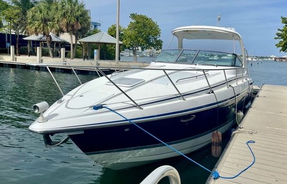 40ft Luxury Performance Cruiser. Perfect for parties and cruises.