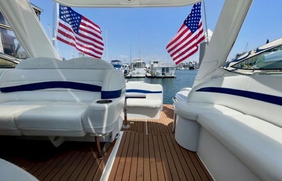 40ft Luxury Performance Cruiser. Perfect for parties and cruises.