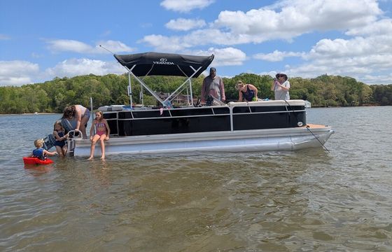 Pontoon Boat. Lake Wylie. No captain. *Gas Included*