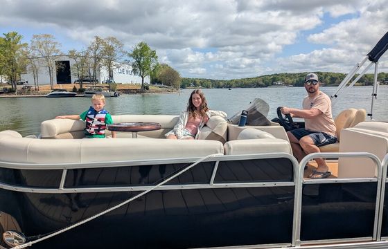Pontoon Boat. Lake Wylie. No captain. *Gas Included*