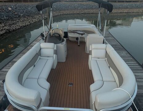 Pontoon Boat. Lake Wylie. No captain. *Gas Included*