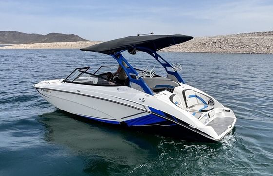 Yamaha wake surf Jet Boat - 10 Passengers