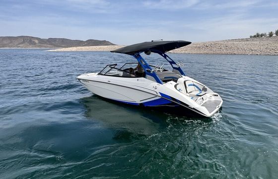 Yamaha wake surf Jet Boat - 10 Passengers
