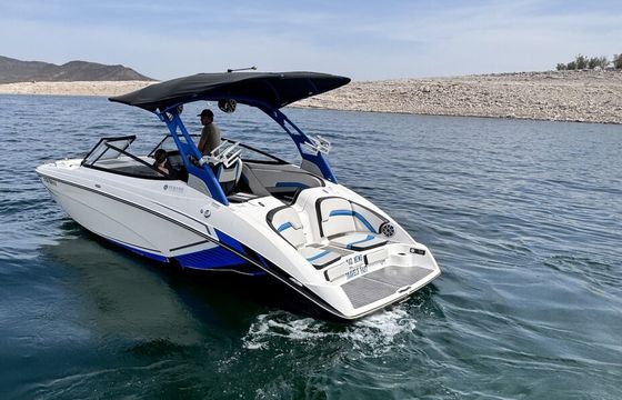 Yamaha wake surf Jet Boat - 10 Passengers