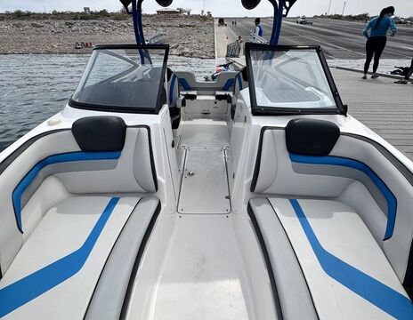 Yamaha wake surf Jet Boat - 10 Passengers