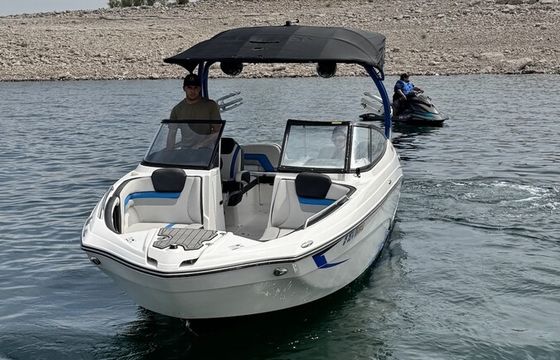 Yamaha wake surf Jet Boat - 10 Passengers