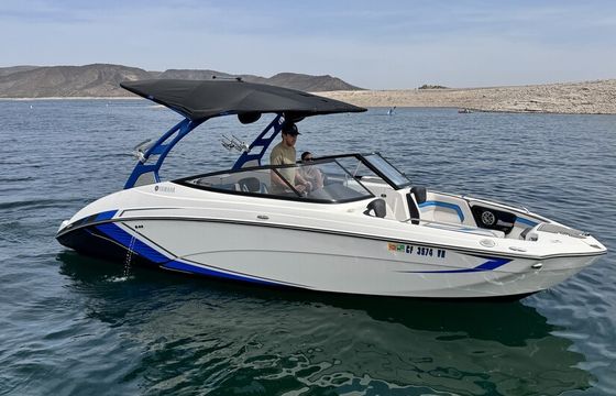 Yamaha wake surf Jet Boat - 10 Passengers