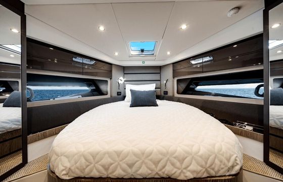 Azimut Yacht | Charter up to 13