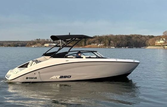 ⭐ Brand New Yamaha AR250 – Seats 12 | Premium Lake Experience