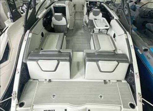 ⭐ Brand New Yamaha AR250 – Seats 12 | Premium Lake Experience