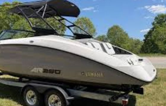 ⭐ Brand New Yamaha AR250 – Seats 12 | Premium Lake Experience