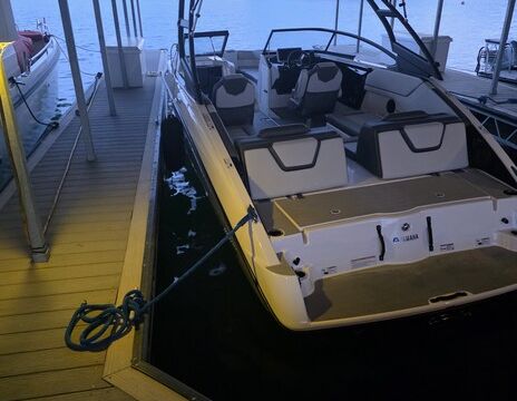 ⭐ Brand New Yamaha AR250 – Seats 12 | Premium Lake Experience