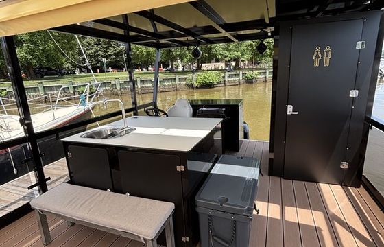 New Privé DC largest pontoon boat