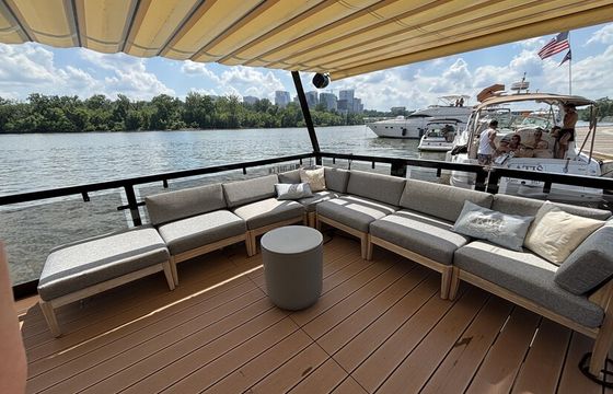 New Privé DC largest pontoon boat