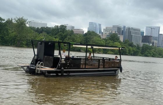 New Privé DC largest pontoon boat