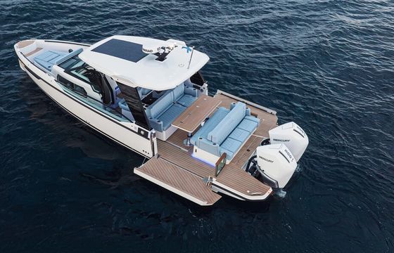 Sexiest boat you can rent on Lake Norman!