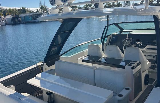 Sexiest boat you can rent on Lake Norman!