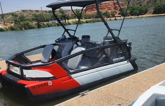 Awesome Tritoon. SeaDoo Switch 18 FT, Buffalo Springs Lake!